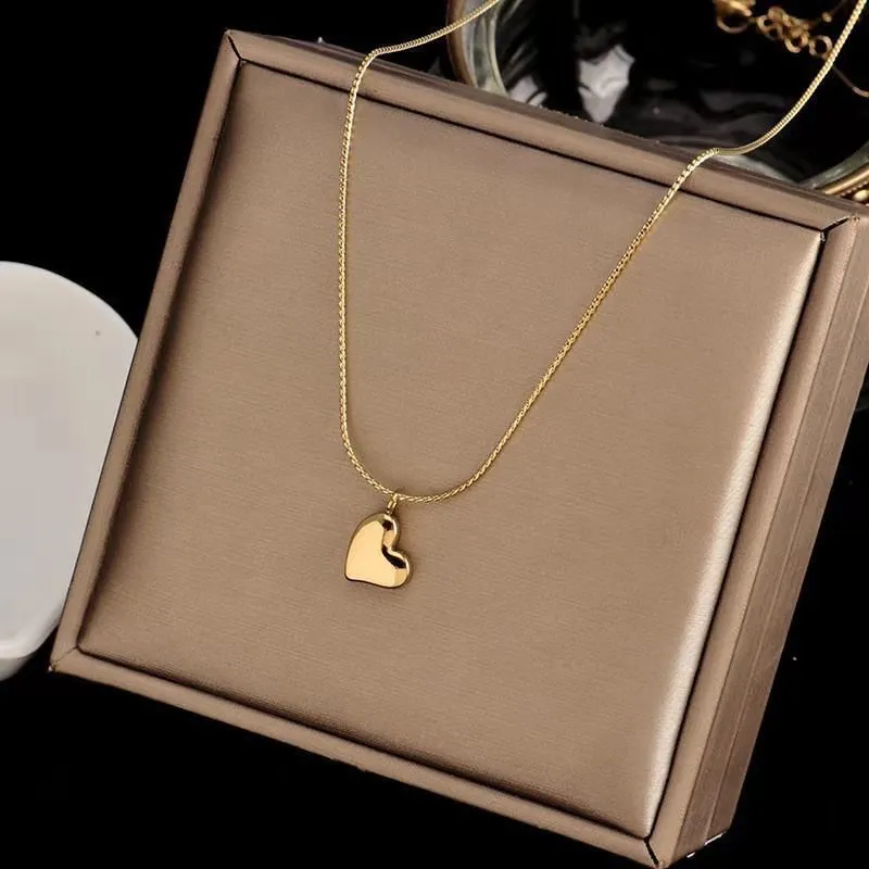 14k Yellow Gold Love Heart Pendant Necklace For Women 2024 New Trendy Temperament Simple Neck Chain Jewelry Gift Choker