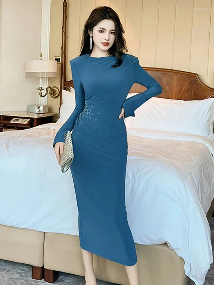 Midi Trumpet Silhouette Dress for Women, Polyester, Mid-Calf Length, O-Neck, Hooded Collar, Short Flare Sleeves, Slim Fit, Winter from Dhgate Basic & Casual Dresses - price 48.17 Midi Trumpet Silhouette Dress for Women, Polyester, Mid-Calf Length, O-Neck, Hooded Collar, Short Flare Sleeves, Slim Fit, Winter from Dhgate Basic & Casual Dresses - price 48.17