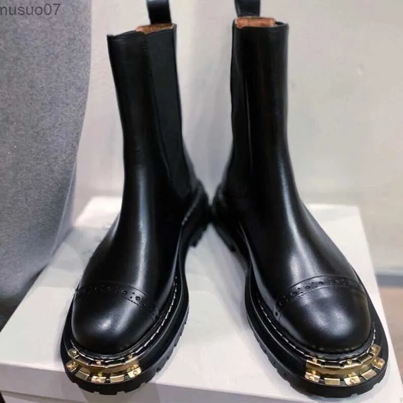 Boots New Chelsea Boots Women Round Toe Platform أحذية نساء من جلد الشتاء الشتاء للنساء للأزياء الصوتيات Mujer