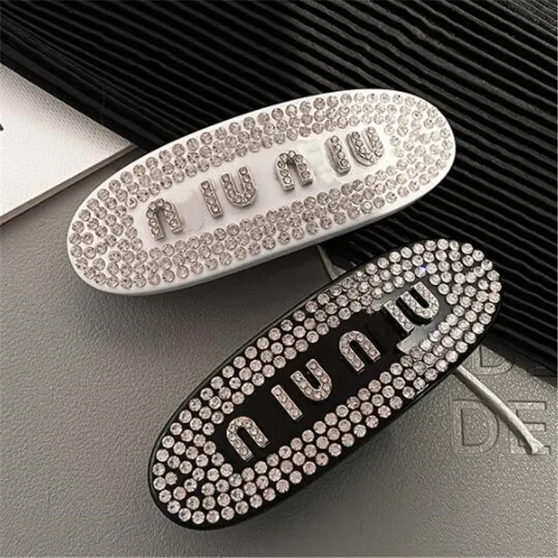 Neue Haarspangen, hochwertige Haarnadel für Mädchen, Luxus-Designer-Haarnadeln für Frauen, Buchstaben-Strass-Haarspangen, Haarspangen, modisch, für Damen, Frühling, 242235PE-3