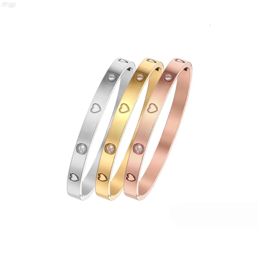 Mode Herz Edelstahl Armband Benutzerdefinierte 18 karat vergoldet Wasserdicht Kristall Zirkon Herz Form Armreif Frauen Schmuck