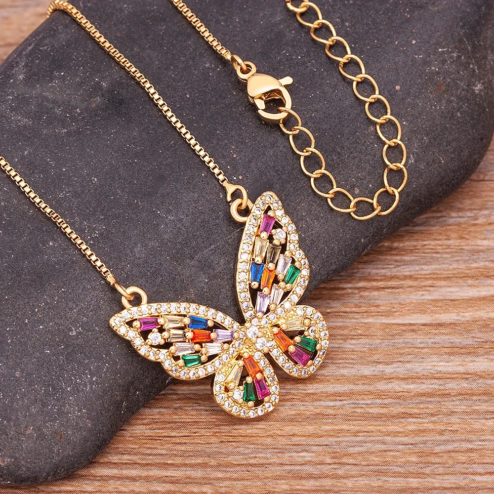 Design de mode chanceux papillon 14k Pendre en or jaune féminine Rhingestone Shining Statement Crystal Charm Choker Collier pour femme Gift de mariage