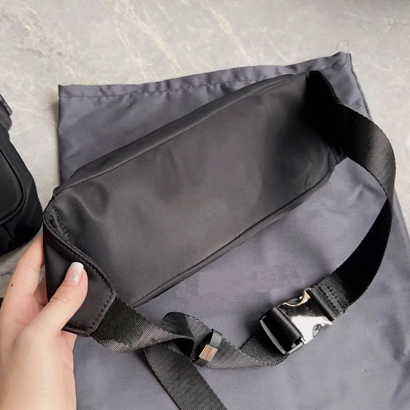Modedesigner väska unisex högkvalitativ fallskärms tygräknare burst-serie multi-syfte ryggsäck storlek 26x11cm crossbody väska fanny pack