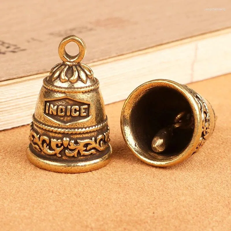 Keychains vintage mässing Key Chain Pure Copper Ancient Bell Ring Car Pendant Small Gift Man