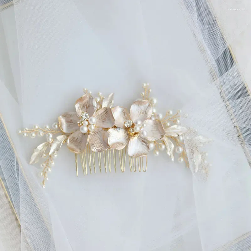 Hair Clips Gorgeous White Enamel Flowers Bridal Comb Pearl Headdress Hand Made Leaf Accessories Jewelry