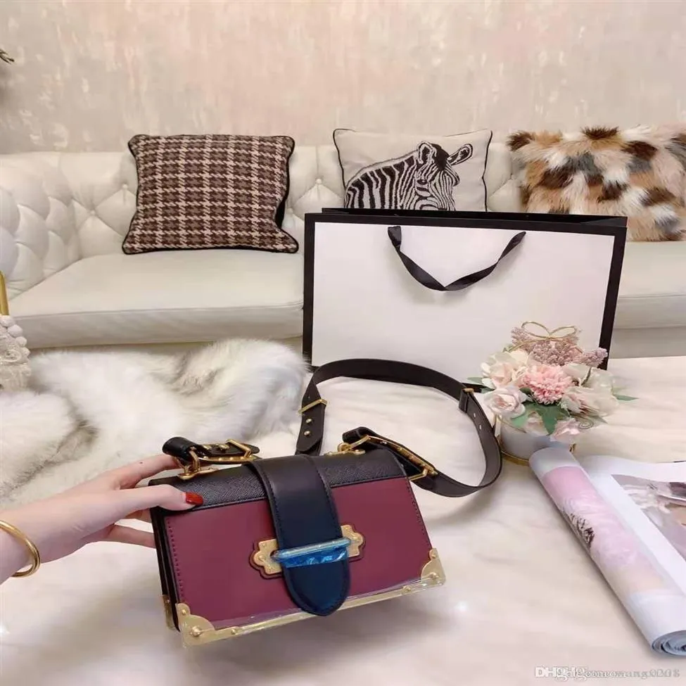 High quality 2020 new fashionable and all-around Retro Leather Women's small square bag with slant hanging bag and325o