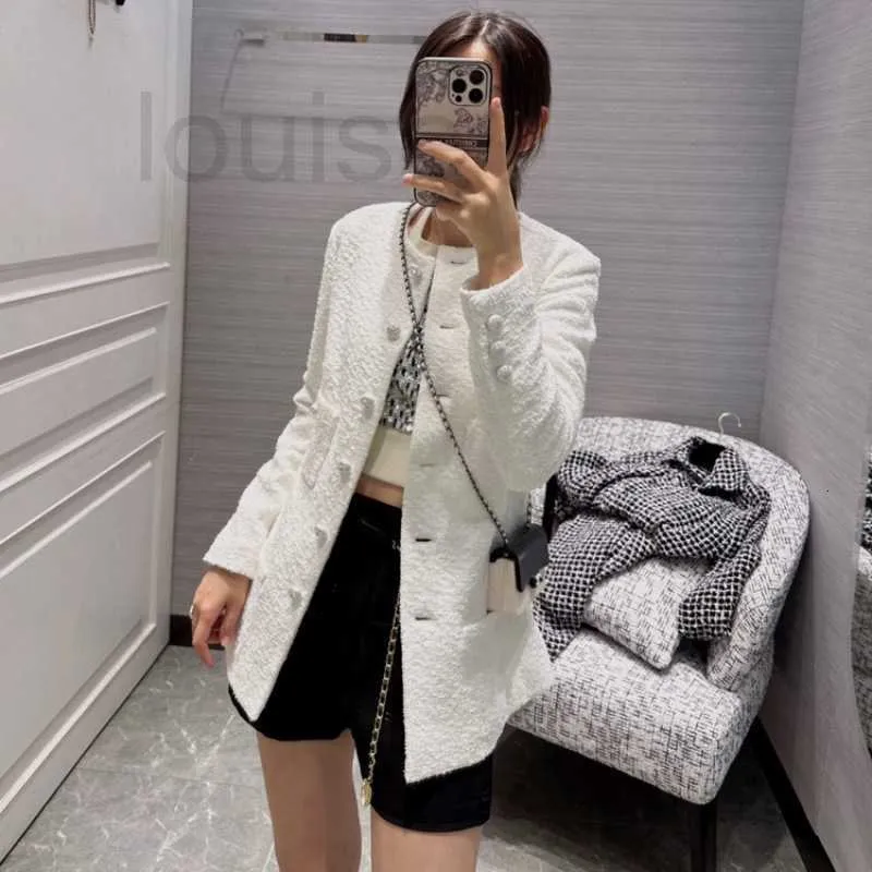 Women's Fur Faux Designer Brand 2023 Fashion Celebrity Weaving Grov Woolen Mid Length Coat for Women Q859