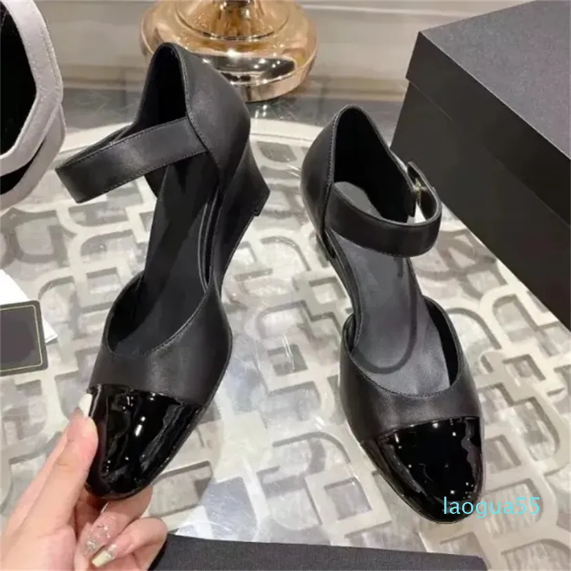 سيدات الكعب العالي الكعب الصيفي صيف الأزياء الجلدية النعال النعال Sexy Party Shoes مصمم أحذية جلدية عالية الكعب