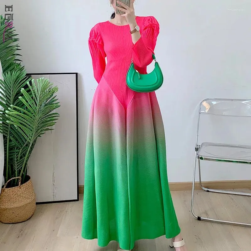 Casual Dresses Egrm Miyake Pleated Gradual Maxi Dress O-Neck Full Sleeve Loose High Strecth Lantern For Women 2024 Summer 6EM62187