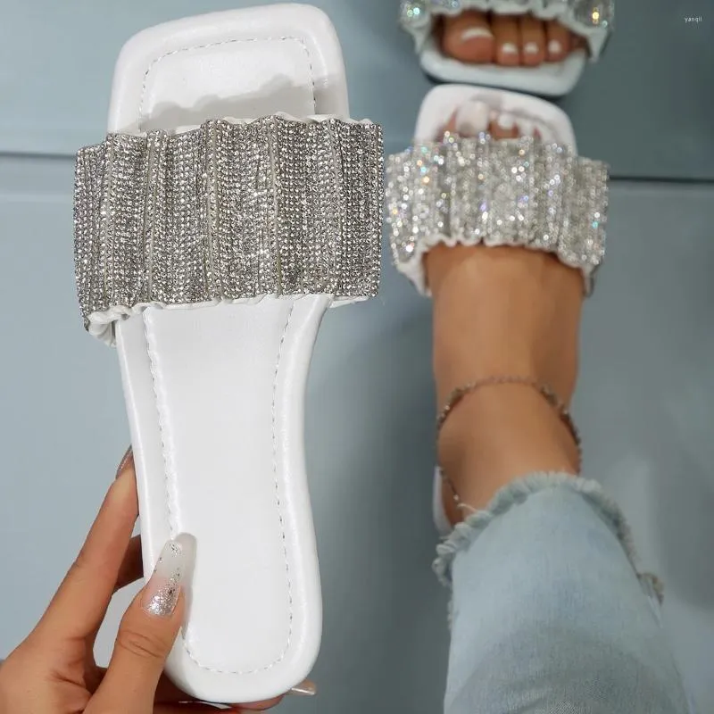 Terlik Yaz Rhinestone Kadın Beyaz Kristal Daireler Flip Flops Açık İç Mekan Tasarım Sandalet Kadın Boyutu 43