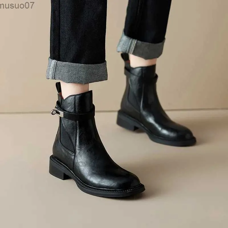 Botas 2023 outono/inverno botas femininas dedo do pé quadrado salto grosso botas modernas sapatos de couro genuíno para mulheres brogue chelsea botas senhoras