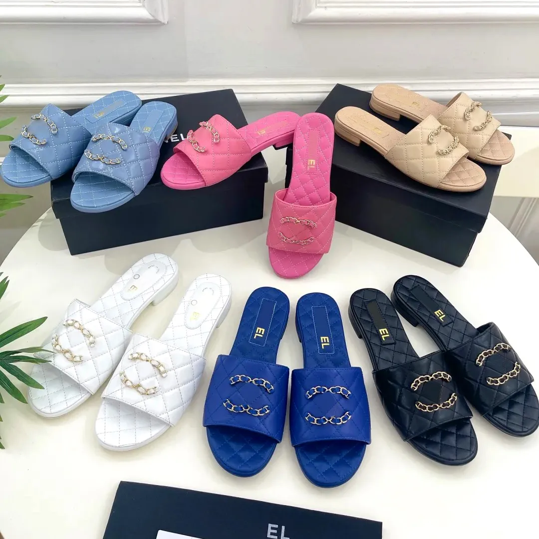 7 couleurs Channel Pantoufles Sandales 2024New Mocassin Piscine Casual Chaussure Plat Homme Mule Femmes Sliders Sexy Fille Summer Beach Luxury Designer Slide Mens Taille 35-41 Sandale Cadeau