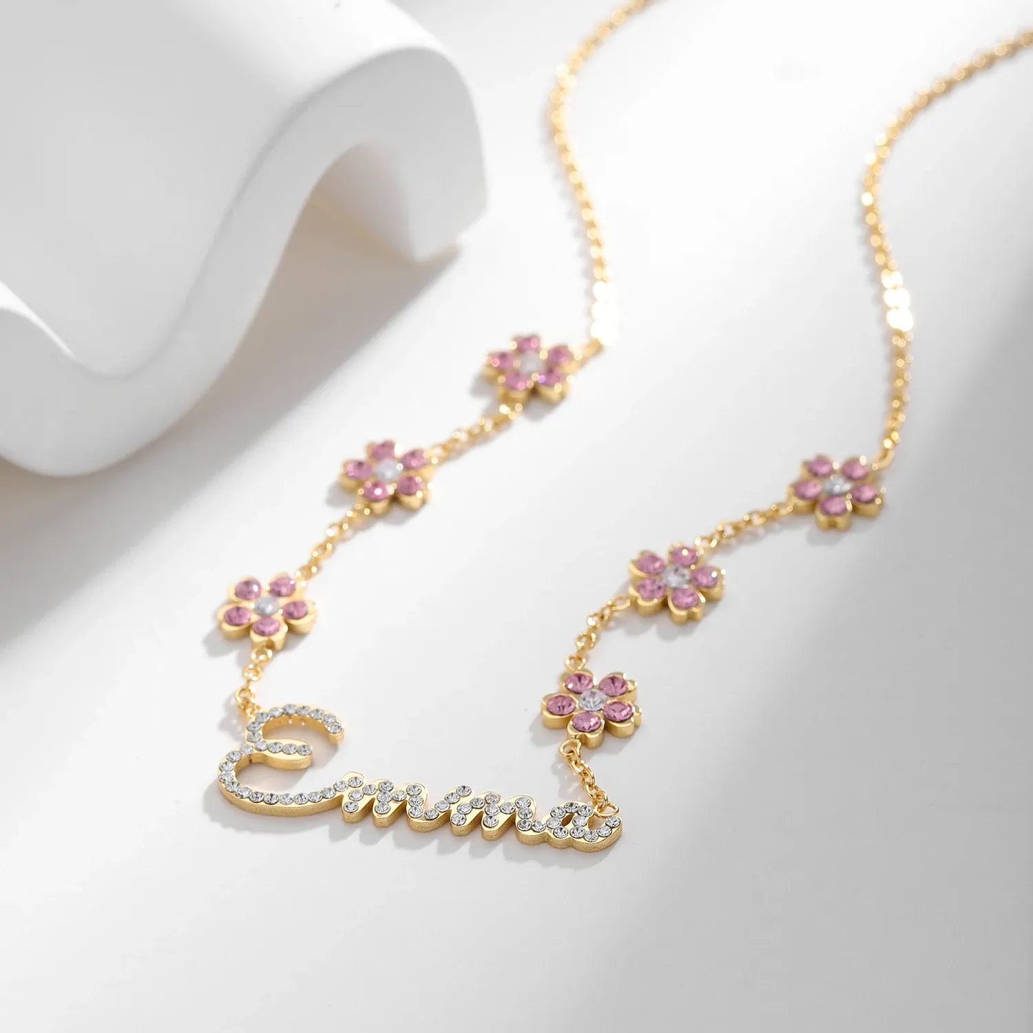 Ожерелья, персонализированное ожерелье с радужным кристаллом и цветочным кулоном, ожерелье с буквами для женщин, ювелирные изделия из нержавеющей стали с именами