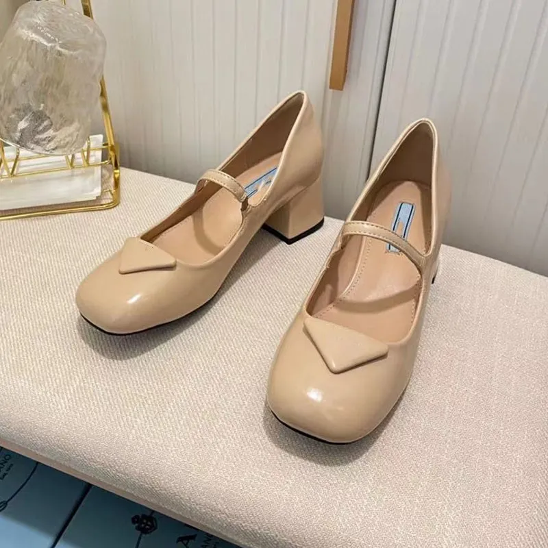 Chaussures habillées Escarpins en cuir verni élégant triangle d'été sandales en cuir brossé chaussures pour femmes pompe à bride arrière chaussures de luxe femmes talons hauts fête mariage 2.3 08