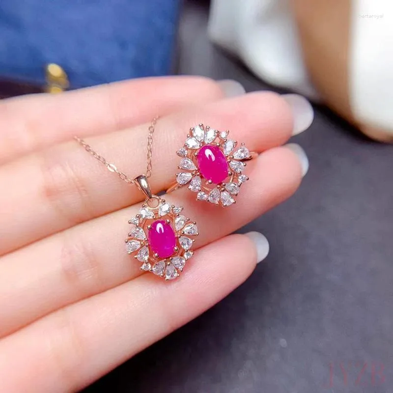 Pierścienie klastra Naturalne Birma Rose Ruby Pierdzież zaręczyn True 925 Silver Birthstone Luksusowy styl romantyczny przyjęcie podtrzymujące Maksymalną promocję