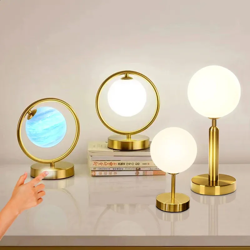 Nordic Glass Ball Desk Lamp med Touch Switch som används för studie toalettbord live sändning belysning sovrum sovrum lampan 240131