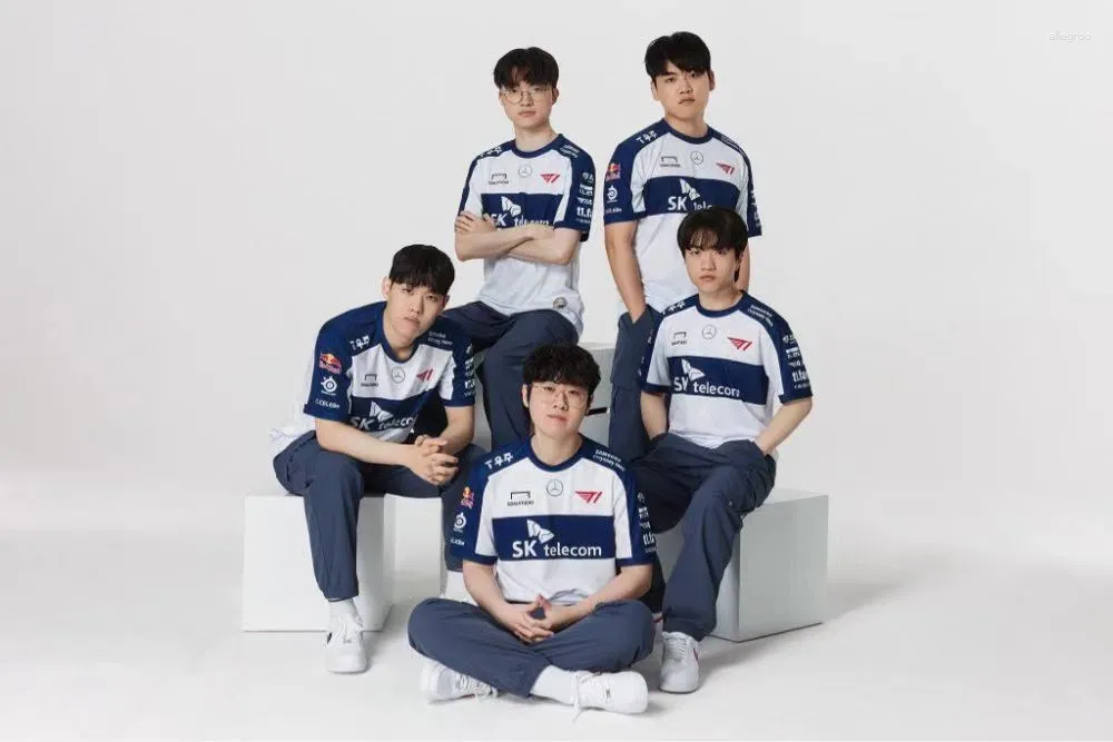 Erkek Tişörtleri Skt T1 eSports Pro Kit 2024 Jersey Renkli CSGO Ligi Legends Kişiselleştirilmiş Yüksek Kaliteli Mürettebat Boyun T-Shirt