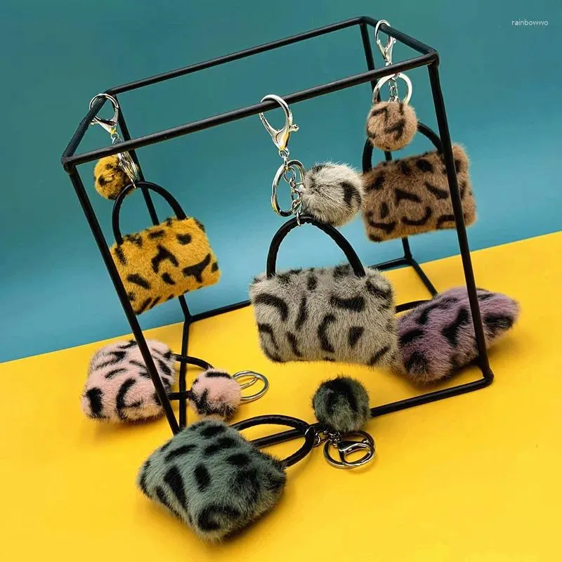 Keychains Creative Leopard Print Bag Keychain Fuzzy Imitation Fur Keyring utsökta ornament för kvinnors bilnyckelhållare gåvor