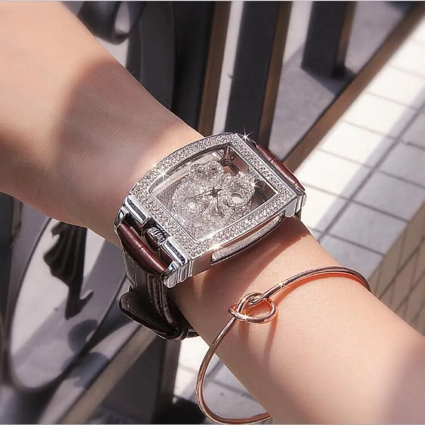 Nya autentiska damer Titta på Diamondencrousted Leather Belt Quartz Waterproof Personality Fashion Tide Female Watch2264