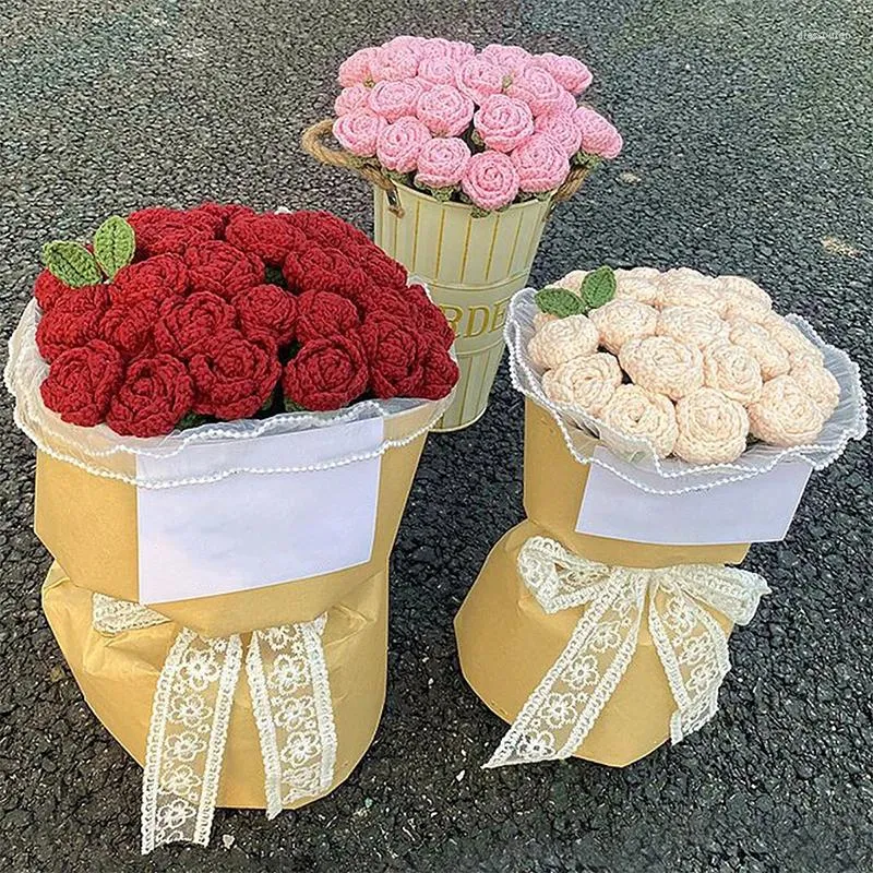 Dekorativa blommor Alla hjärtans dag gåvor Diy Hand Woven Bubble Rose Bouquet Crochet Wool Imitation Flower Färdig produktlärares gåva