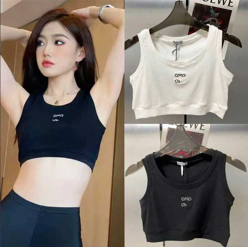 Kvinnors t-shirt Crop Top Tank Designer Top Womens kläddesigner Kläder Kvinnor T Shirt Embrodery Applique Pärlor Bow-knapp spetstryck Rhinestone Vest Yoga Tees Ikxc