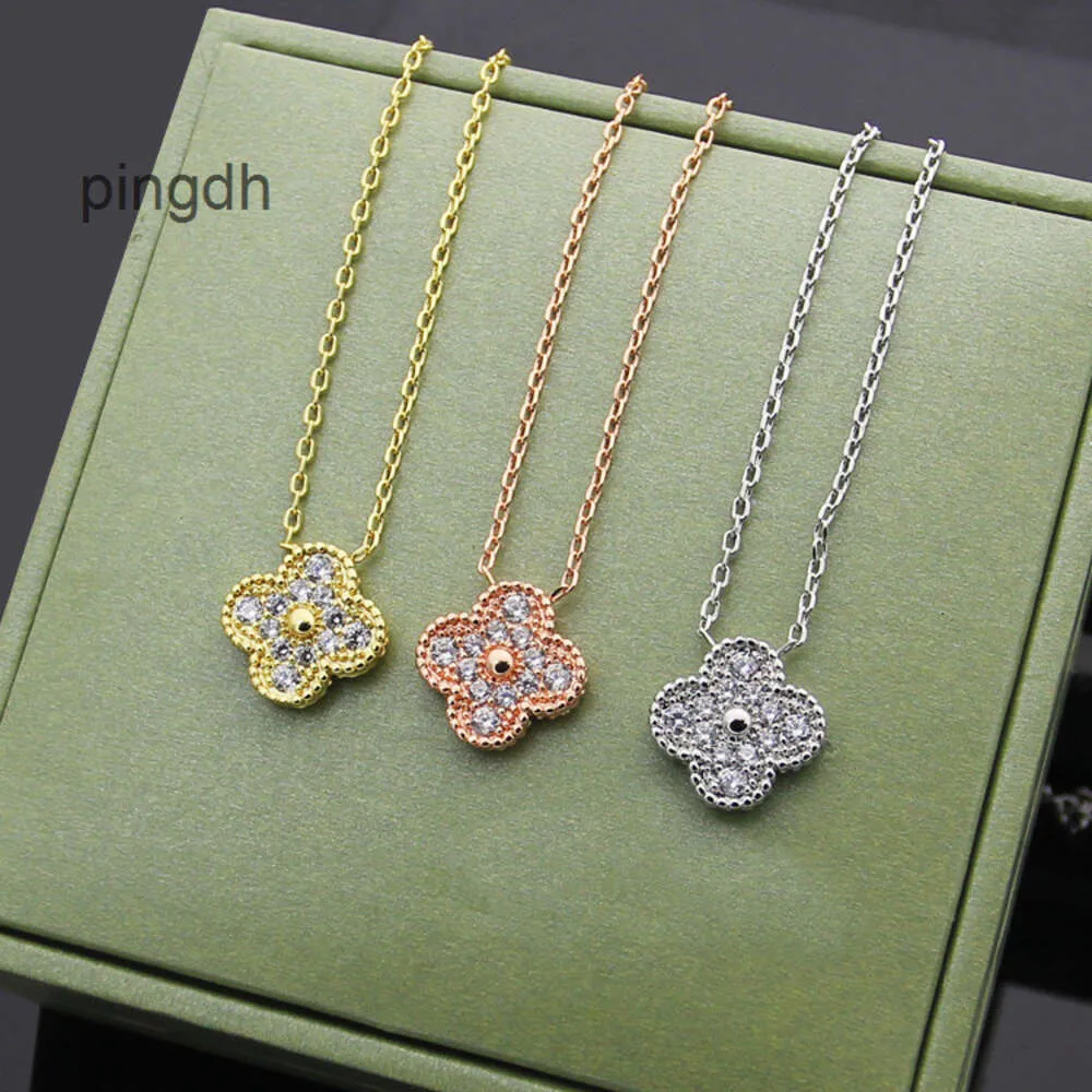 Van Clover Necklace Cleef Four Leaf Clover Neckces Designer Womens Fashion Luxury Buckle Full Diamond Necklace Fashion Single Flower Fourleaf Clover Pendant NEC