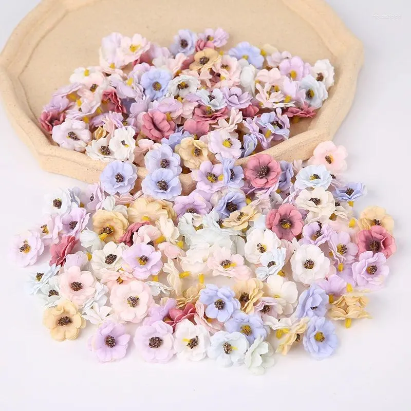 Dekorativa blommor 50st 3 cm mini daisy blommor konstgjorda sidenparti bröllop dekorationer hemvägg dekor diy sömnadstillbehör