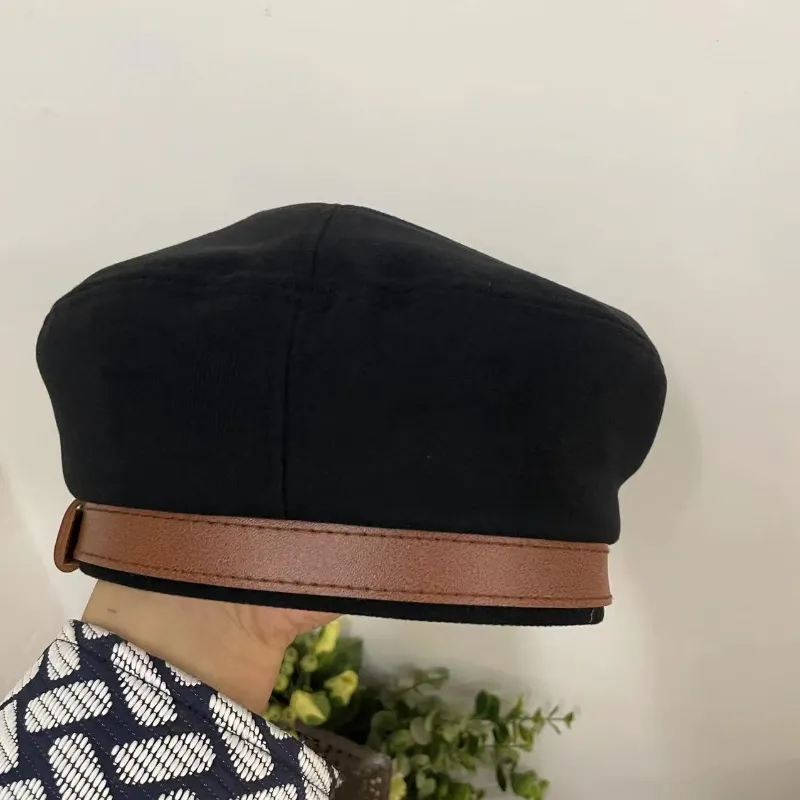 مصممة نساء Berets British Retro Octagon Black Sanskrit تعبر الشعارات على الطراز الياباني عبر Beret Fashion All-Matching Datching Hat