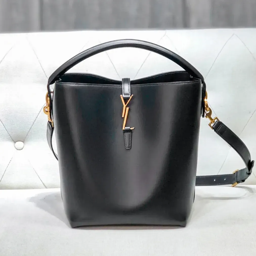 Mode le 37 äkta läder hinkväskor hantera axel dragkammare designer väskor rem kvinnliga lyxiga crossbody tote handväska mens lady handväska koppling resväska