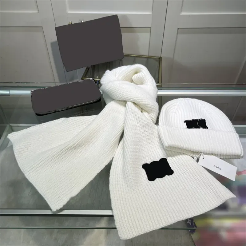 Sciarpa per cappello berretto di lusso Set invernale Designer di marca Uomo Donna Berretti Anelli Sciarpe avvolgenti in cotone Cappelli caldi lavorati a maglia unisex Sciarpe Set 24232BF