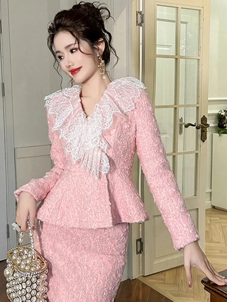 Модное женское твидовое розовое короткое пальто Женская одежда Элегантная роскошная куртка Сладкая кружевная верхняя одежда с v-образным вырезом и длинным рукавом Femme Топы 240122