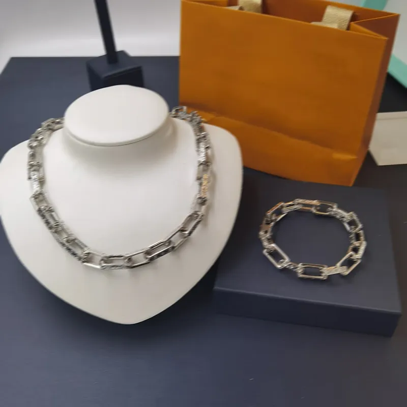 Высококачественное золото в Майами Кубинское цепное ожерелье Женщина -браслет -дизайнерские ювелирные ювелирные украшения гравированная алфавит кубинский браслет хип -хпип