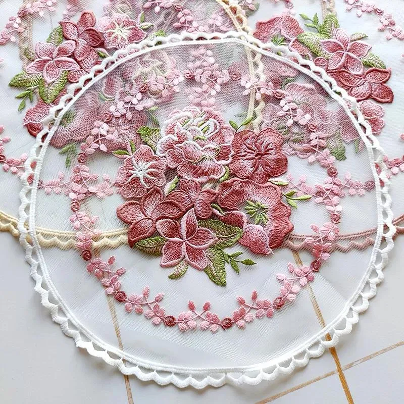 Tovagliette rotonde a rete in pizzo con fiori di rosa ricamate tovaglietta in stoffa centrino per tazze tovaglietta da pranzo per matrimonio cucina natalizia