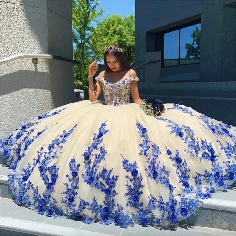 Quinceanera Ball 2024 Jurk Jurken Spaghetti riemen uit schouder Royal Blue Lace Appliques 3D Bloembloemen Crystal kralen vloer lengte plus size prom avond