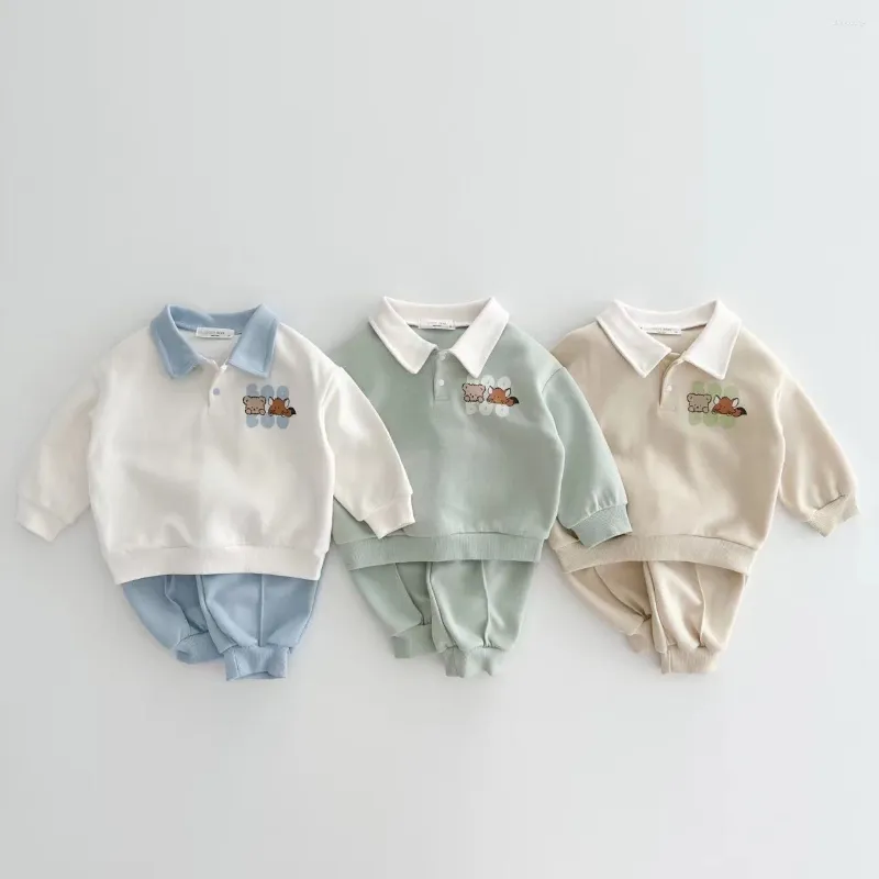 Kläderuppsättningar 7460 Barn Set 2024 Autumn Simple Fashion Boy's Suit Lapel Color Matching Polo Sweater Pant Casual Two Piece