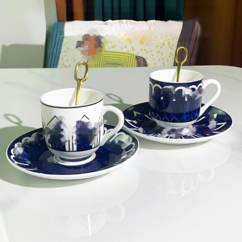 Ensemble de tasses et soucoupes de styliste, tasse à café bleue Klein, tasse et soucoupe en céramique de luxe, style européen créatif, tasse exquise avec soucoupe
