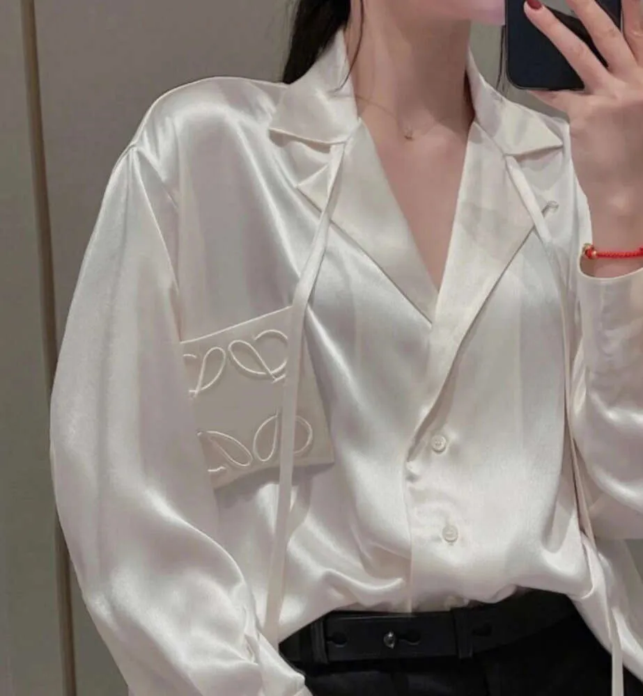 Camicie di seta da donna Camicette Magliette firmate da uomo con lettere Ricamo Moda T-shirt a maniche lunghe Magliette casual Abbigliamento Nero Bianco 909