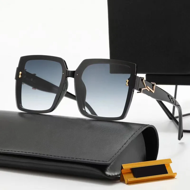 نظارة شمسية مصممة فاخرة للنساء نظارات معدنية للنساء نفس النمط الحماية للأشعة فوق البنفسجية مع صندوق
