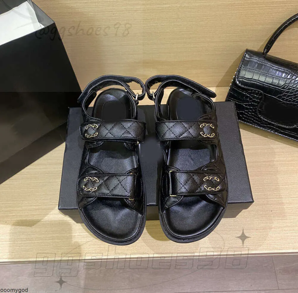 24 sandálias de verão de luxo sapatos de praia mulheres lazer sandália fundo plano cor doce sandália de couro areia de alta qualidade novo estilo