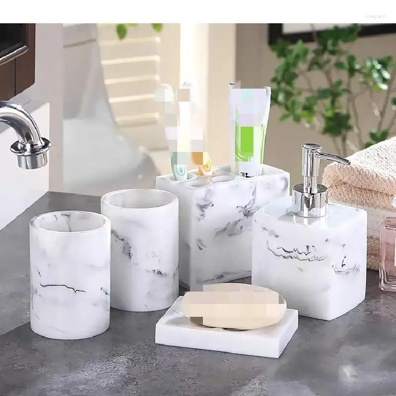 Set di accessori da bagno Accessori da bagno in cinque pezzi in stile europeo Dispenser di sapone Kit portaspazzolino Regalo di nozze