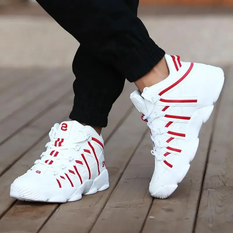 Grande taille en cuir PU hommes chaussures de course blanc Sport femmes Sport pour hommes baskets rouge Basket marche GME0105 240130