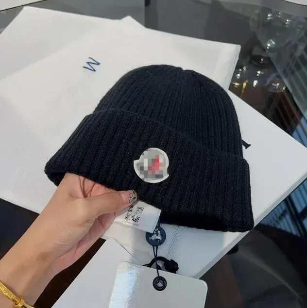 Cappelli dello stilista Berretto da uomo e da donna autunno/inverno cappello termico lavorato a maglia berretto da sci di marca Cappello scozzese di alta qualità con teschio Berretto caldo di lusso Cappello lavorato a maglia M003