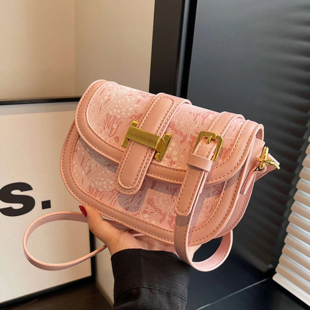 Fransk nisch för kvinnor i, ny high-end sommar mångsidig singel axel crossbody väska, elegant sadelväska 2024 78% rabatt i butik grossist