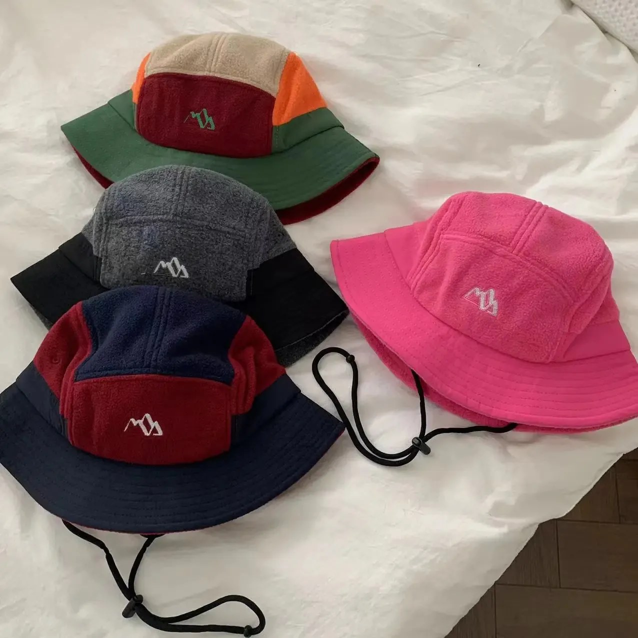 Japanese Retro Polar Fleece Color Matching Bucket Hat for Men Women Winter Embroidery Warm Fisherman Hat Mountaineering Hat 240127