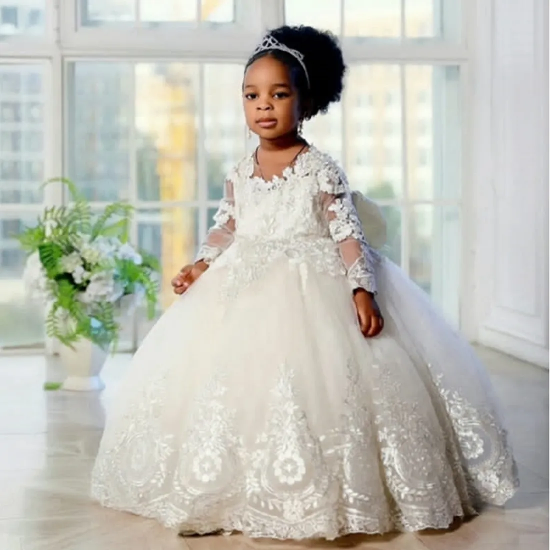 African White Ivory Flower Girl Sukienki do panny młodej klejnot długie rękawy Zastosowane koronkowane koronkowe wielopoziomowe Tiul Tiul Sukienki Flowergirl Małe dzieci urodziny suknie F082