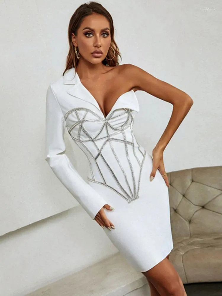 Sukienki swobodne kobiety seksowne pojedyncze rękawie błyszcząca koralika biała body bandage sukienka 2024 Elegancka gwiazda wieczorna impreza