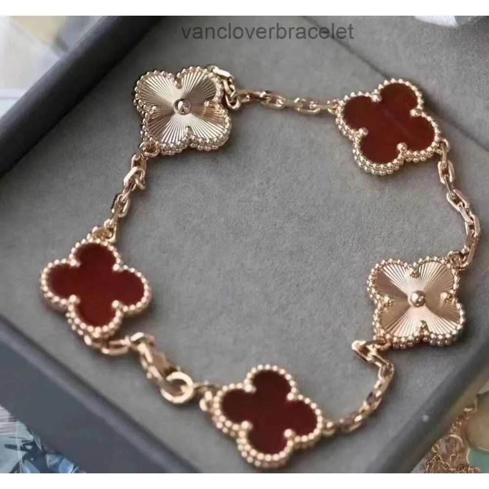 Van Clover Armband Cleef 2024 Neue doppelseitige vierblättrige fünf Blumen Damen Titan Stahl Handschmuck Luxusgeschenke für Freundinnen HU85 102XJB