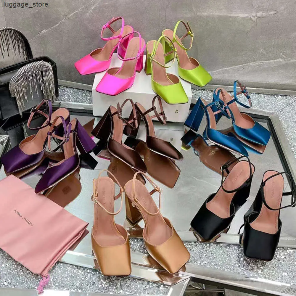 Amina Muaddi Sandals Charlotte Pump Orchid Satin Dress Shoes 95mm Crystal Encrusted Square Toes Chunky Heel 특허 가죽 하이힐 여성 디자이너 신발 상자