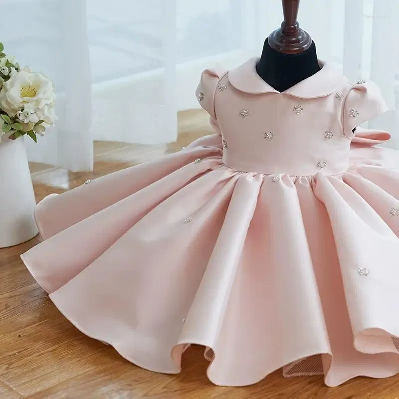 Flickaklänningar 2024 Pink Pearl Dress for Baby Girls First Birthday Party Barn Princess Ball Gown Infant Bow Toddler Dop Vestido