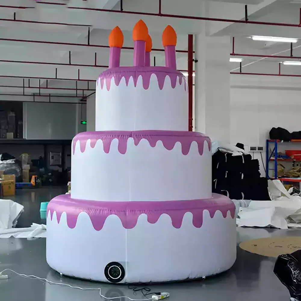 8mH (26ft) avec ventilateur en gros modèle de gâteau d'anniversaire gonflable personnalisé blanc grand heureux avec des lumières LED pour la décoration de fête